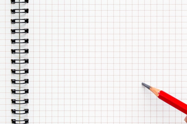 Foto modello astratto di linee di carta bianca con matita immagine di un notebook vuoto per aggiungere un messaggio di testo o uno sfondo utilizzato sul sito web carta da parati di san valentino