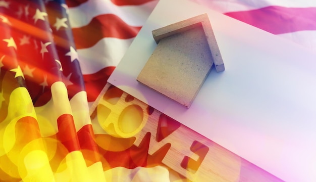 Abstracte achtergrond Huis symbool op de Amerikaanse vlag Onroerend goed verzekering Huisvesting beveiliging