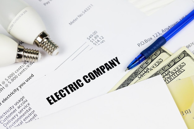Foto abstracte amerikaanse elektriciteitsrekening concept om geld te besparen door gebruik te maken van led-lampen voor energiebesparing en betaling van elektrische facturen