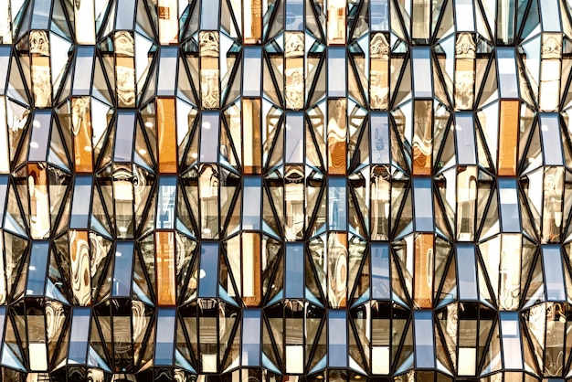 Foto abstracte architectonische details van geometrische panelen achtergrond verwerkt in retro oranje en blauw