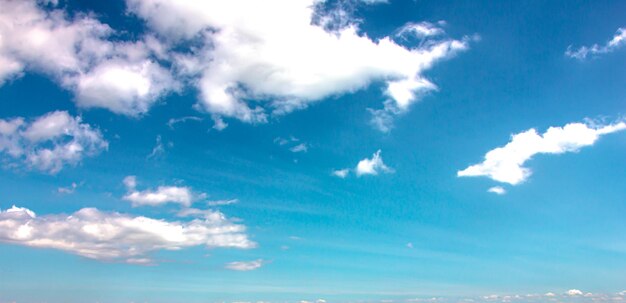 Abstracte bewolkte achtergrond prachtige natuurlijke strepen van lucht en wolkenxAbeautiful natural landscape