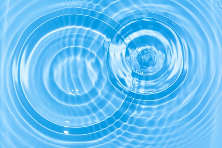Abstracte blauwe de druppelrimpel van het cirkelwater