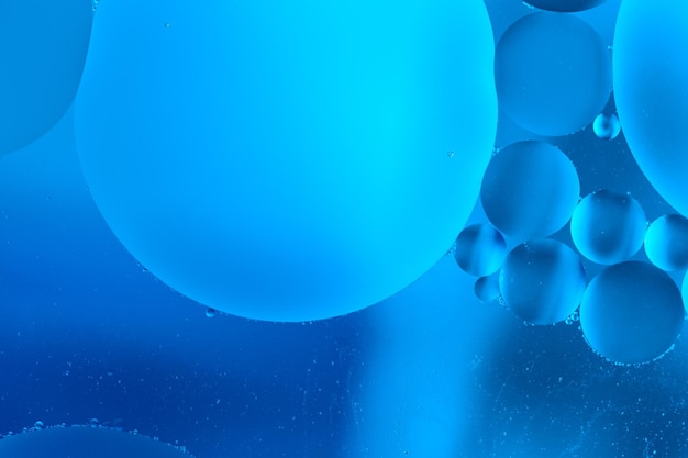 Abstracte blauwe olie in water macro artistieke achtergrond