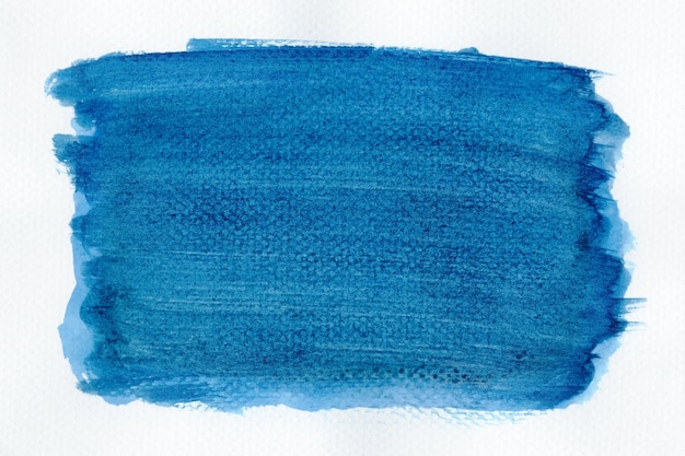 Abstracte blauwe waterverf op witte achtergrond De kleur die op het papier spat Het is een met de hand getekend