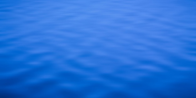 Foto abstracte donkerblauwe waterspiegel voor achtergrond