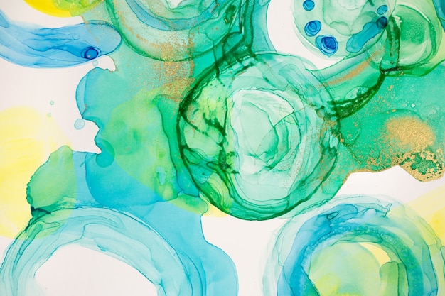 Abstracte inkt blauw groen en geel aquarel inkt druppels achtergrond alcohol inkt illustratie