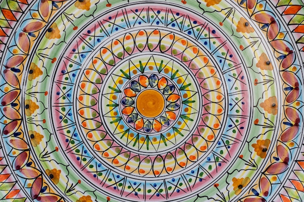 Abstracte keramische achtergrond italiaanse traditionele patronen op tegels handgemaakte ambachtelijke schilderij cirkels mandala patroon