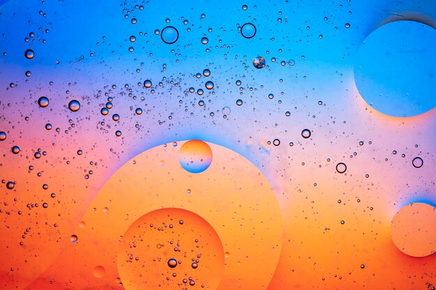 Abstracte kleurrijke creatieve macro olie en water achtergrond met bubbels