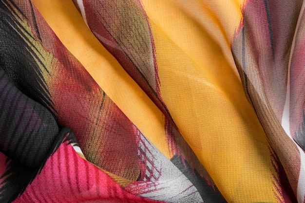 Foto abstracte kleurrijke gedrapeerde zijden stof als achtergrond