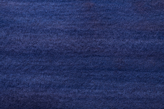 Abstracte kunst marineblauwe kleuren als achtergrond. Aquarel op canvas met zacht azuurblauw verloop. Fragment van illustraties op papier met indigopatroon. Textuur achtergrond.