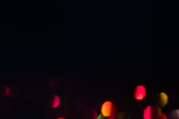 Abstracte lens flare op zwarte achtergrond multicolor intreepupil bokeh lichten gloeiende wazig kleur burst feestelijke Nieuwjaar backdrop