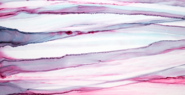 Abstracte roze blauwe strepen achtergrond, paars aquarel inkt behang, paarse verf vlekken