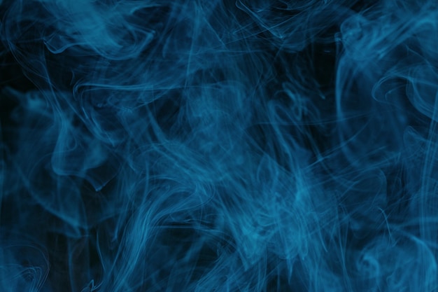 Foto abstracte wervelende rooktextuur op zwarte achtergrond