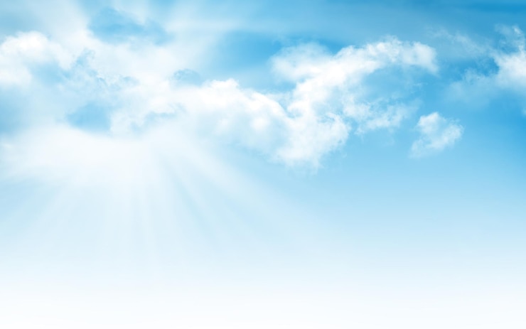Foto abstracte zonnige zomerblauwe hemel met zon en wolken