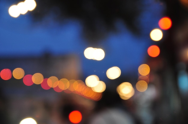 Photo abstruct defocused circular facula in a streetindia