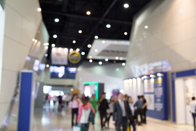 Photo abtract blur people in exhibition hall motor show event background