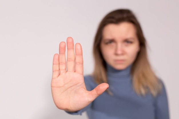 Foto abuso, violenza domestica, protesta e concetto di persone - stop alla violenza contro le donne.