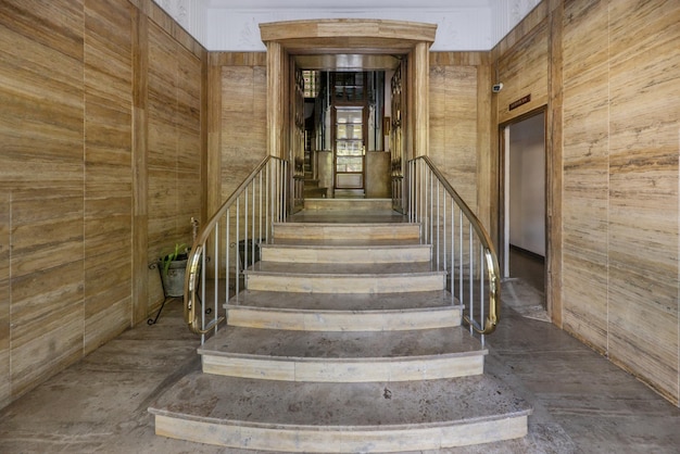 Access portal to the building with brown marble floors on the walls