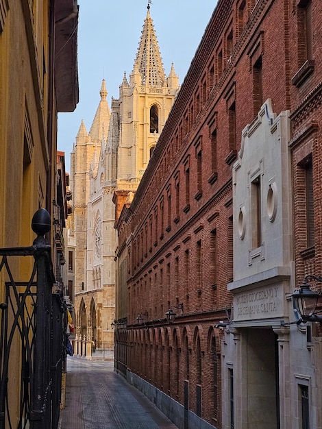 Access street to the Leon cathedral