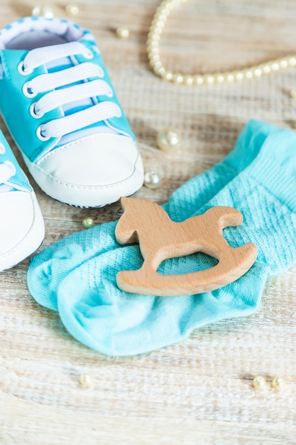 Accessoires voor babyslofjes op een witte achtergrond people