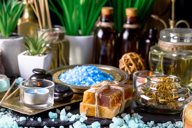 Accessoires voor spa-massage op tafel