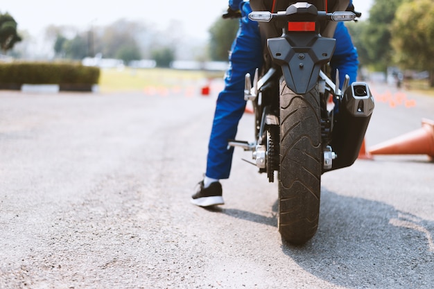 Achterbeeld van een straatfietsraceauto