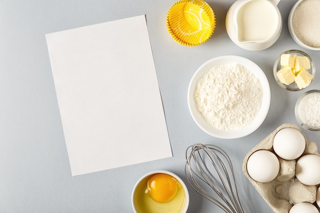 Achtergrond met ingrediënten voor koken, bakken, plat leggen, bovenaanzicht.