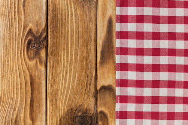Achtergrond met lege houten tafel met tafellaken