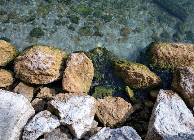 achtergrond textuur stenen in het water