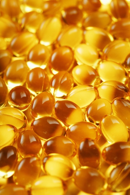 Achtergrond van capsules in een schaal met vitamine Omega 3 visolie