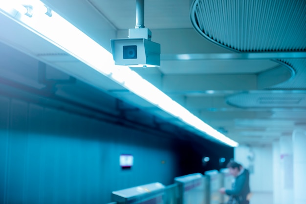 Achtergrond van CCTV-camera in metroplatform