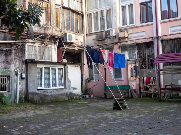 Achtergrond van de oude stad Smalle straten straten van de zuidelijke stad Resort plaats Batumi