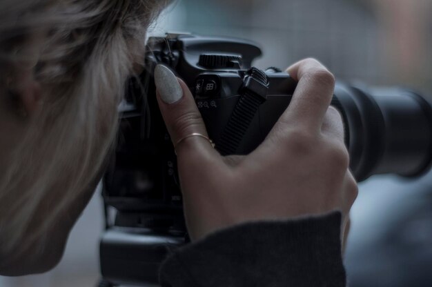 Foto achtergrond van een vrouw die fotografeert