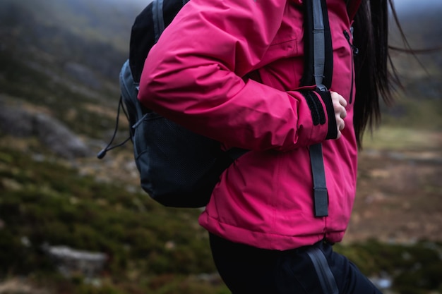 Foto achtergrond van een vrouw met paraplu