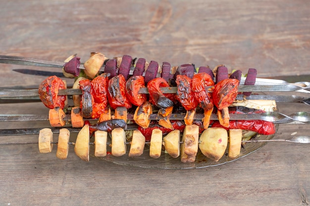 Foto achtergrond van gegrilde groenten close-up het concept van een gezonde levensstijl