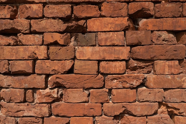 Achtergrond van heel oud rood metselwerk muur zonder cementvoegen