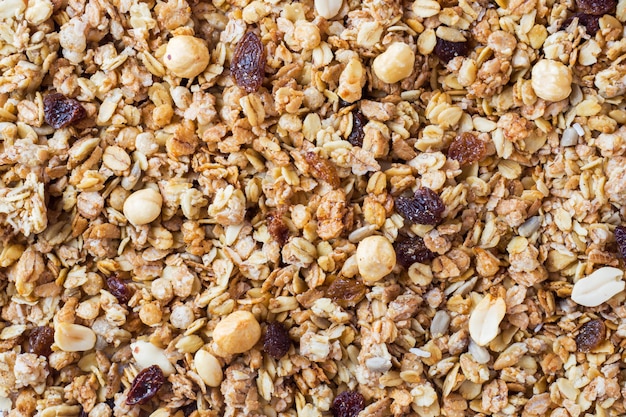 Achtergrond van Muesli-ontbijt met de rozijnen van havervlokken.