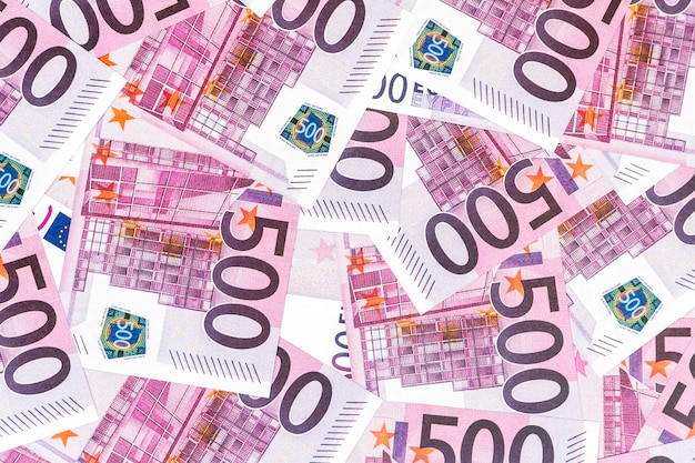 achtergrond van nieuw papiergeld in coupures van vijfhonderd euro