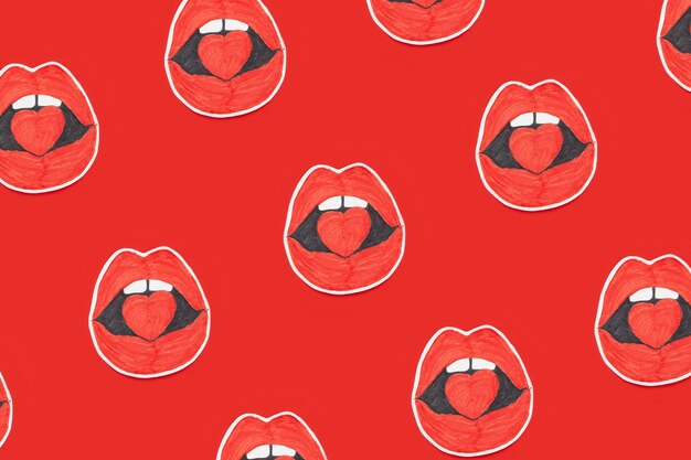 Achtergrond van soortgelijke stickers met rode lippen en hart in de mond