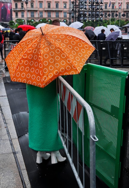 Foto achtergrond van vrouw met paraplu