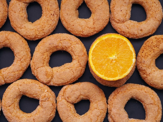 Achtergrond van zandkoekkoekjes van een vorm van ringen