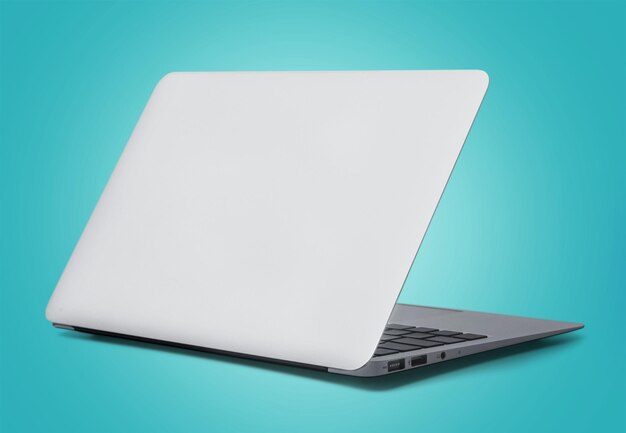 Achtergrondbeeld van een in een lichte hoek gedraaide moderne laptop van hoge kwaliteit