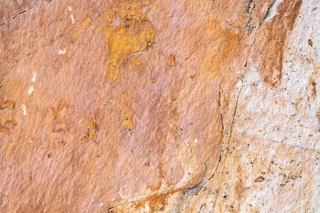 Achtergrondstructuur van zandsteen steen oppervlak ruwe gehakte oranje steen voor achtergrond