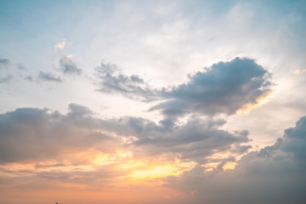 Achtergrondwolk zomer Wolk zomer Hemelwolk filmisch Natuurlijke lucht mooi en filmisch zonsondergang textuur achtergrond