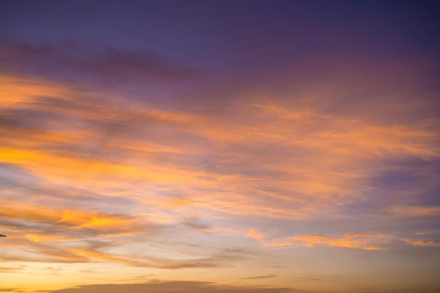 Achtergrondwolk zomer Wolk zomer Hemelwolk filmisch Natuurlijke lucht mooi en filmisch zonsondergang textuur achtergrond