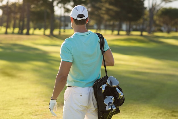 Achtermening van de dragende zak van de golfspeler