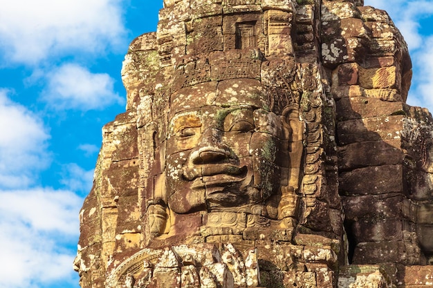 Antico castello volto di bayon ad ankor thom in cambogia