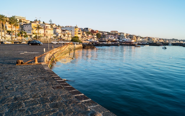 Acitrezza haven bij zonsopgang, Sicilië