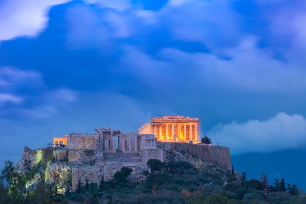 Photo acropolis hill and parthenon in athens, greece