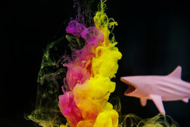 Acryllic color dissolving in water